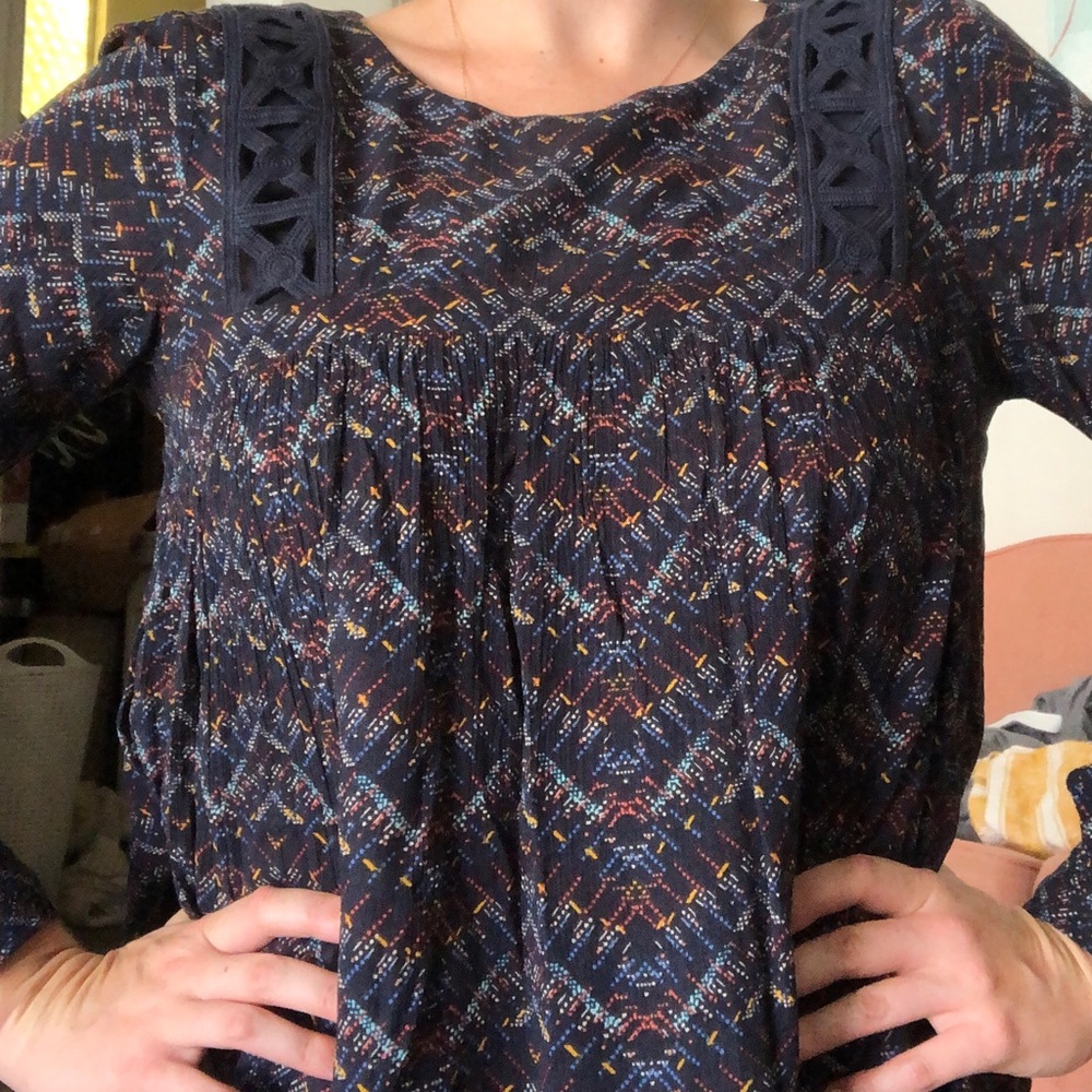 Flowy shirt with macrame detail